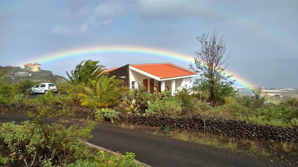 picture of Casa Primavera under rainbow
