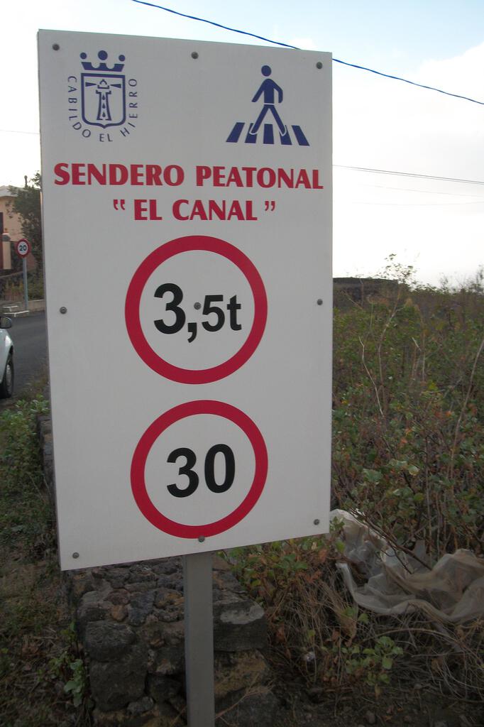 Schild: Beginn der verkehrsberuhigten Calle el Canal